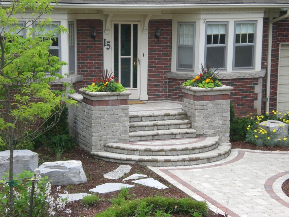 Rounded steps with stone Pillars